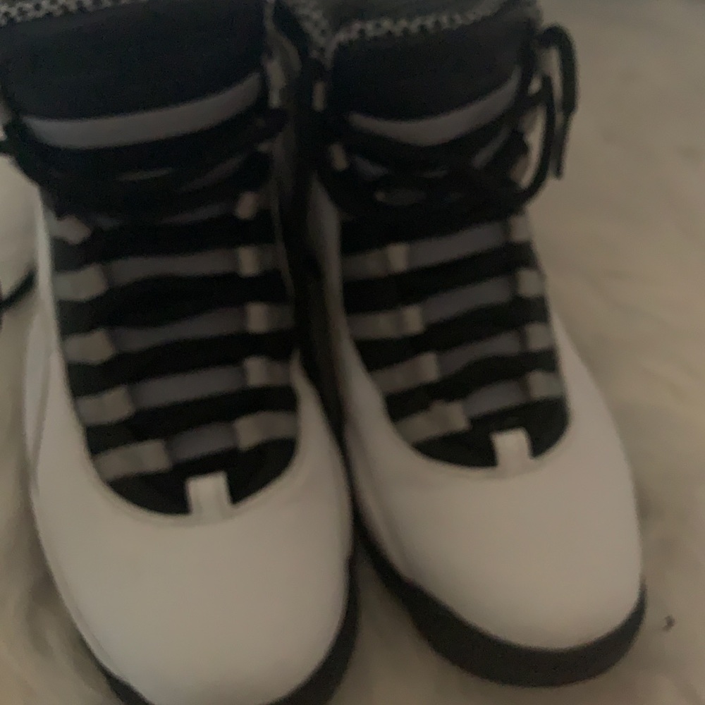 Jordan Men’s 9.5 Authentic